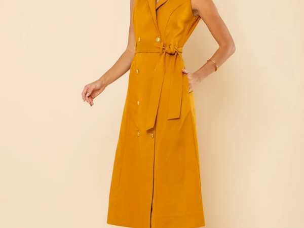 Por que os vestidos lisos são essenciais para um guarda-roupa versátil?